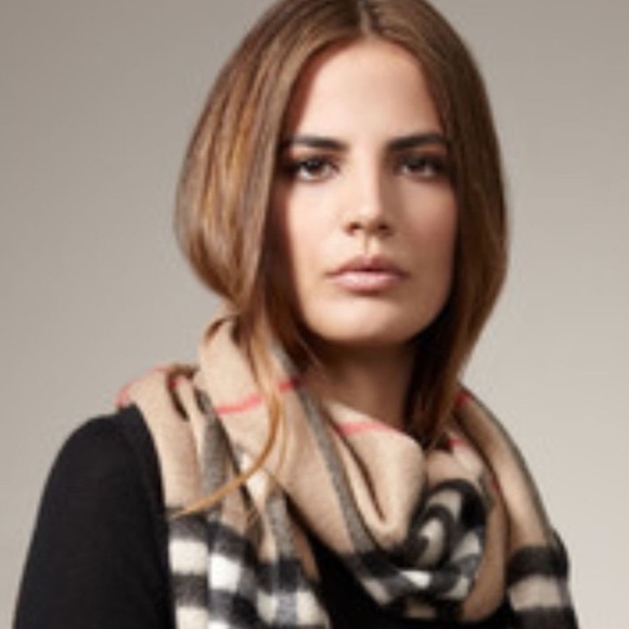 New Burberry Cashmere Scarf classic beige wrap - Picture 1 of 5